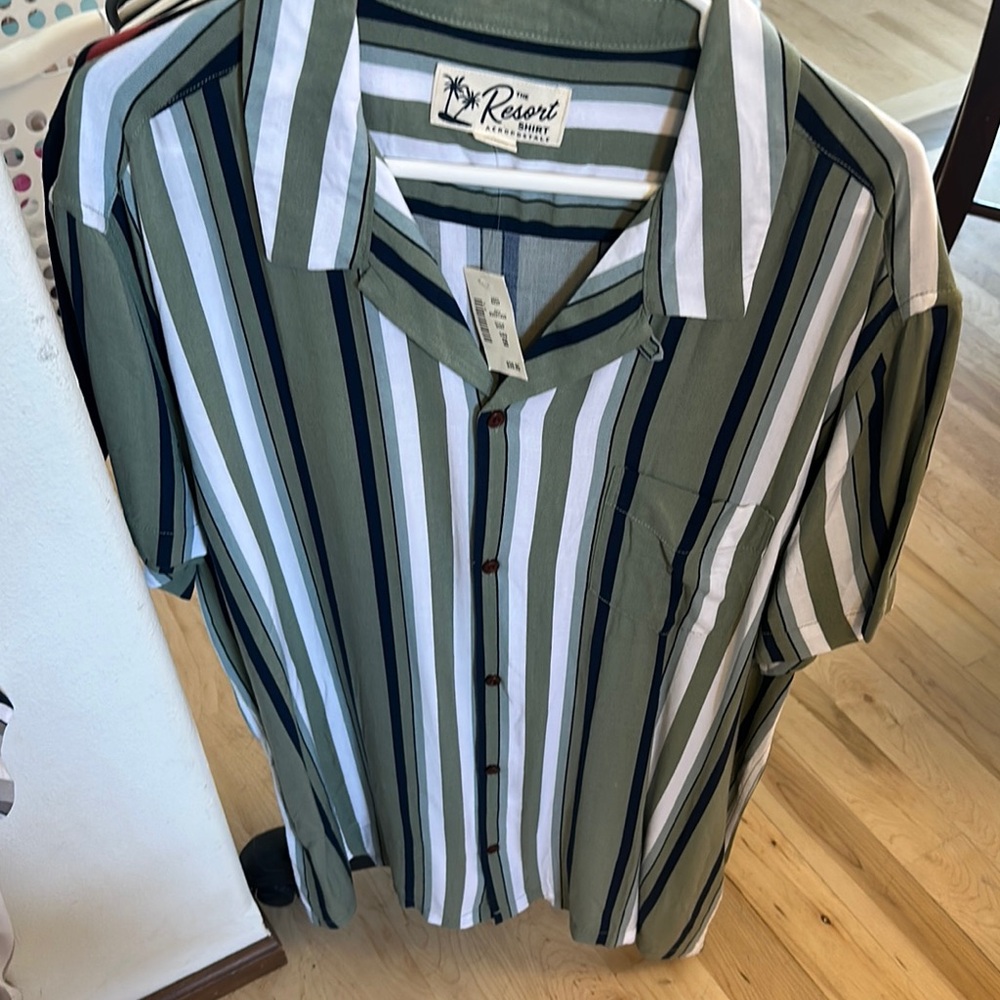 Aeropostale “The Resort” Green and White Casual Button Down Shirt